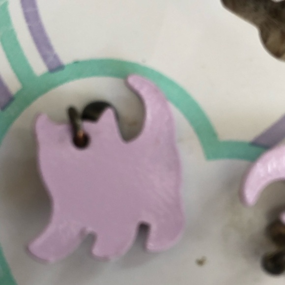 NWT cat earrings AND 30 true tales of courageous cats book! - Picture 4 of 14